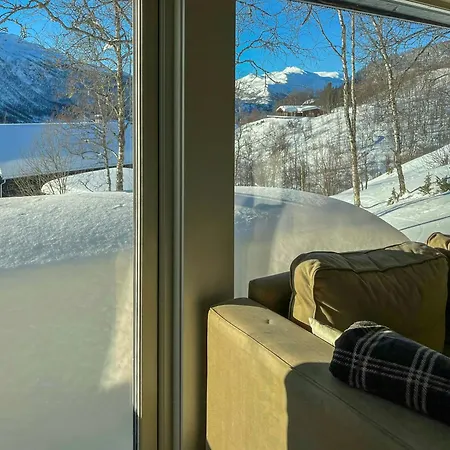 Timber With Ski-in Access At Solheisen Casa de Férias Hemsedal